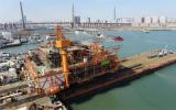 我國首個高壓注氣平臺在海油工程天津建造場地成功裝船