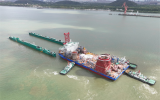 新一代深遠海風電全回轉(zhuǎn)起重船——“電建志遠”輪出塢